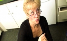 Mature Stepmom Wanks Stepson Till Bukkake