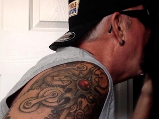 Gloryhole tattooed gaydaddy sucks cock