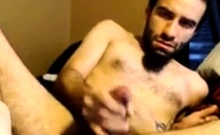 Big Dick Hunk Cums On Cam