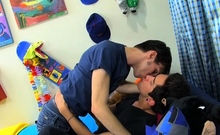 Twink Homo Dude Licks A Lollipop And Gets A Orall-service