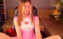 Hot Amateur Webcam Teen Masturbates For Their Fans