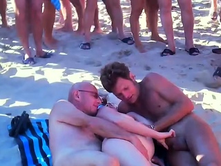 Amateur women fuck guy in amateur group sex porn