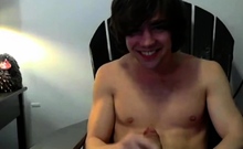 Hot Teen Records Himself While Cumming