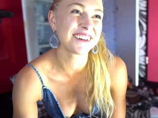 Amateur blonde having solo pleasure