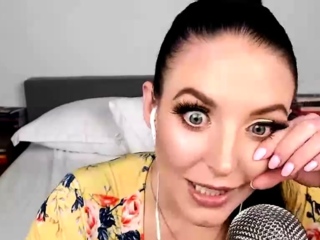 Brunette solo masturbation on webcam